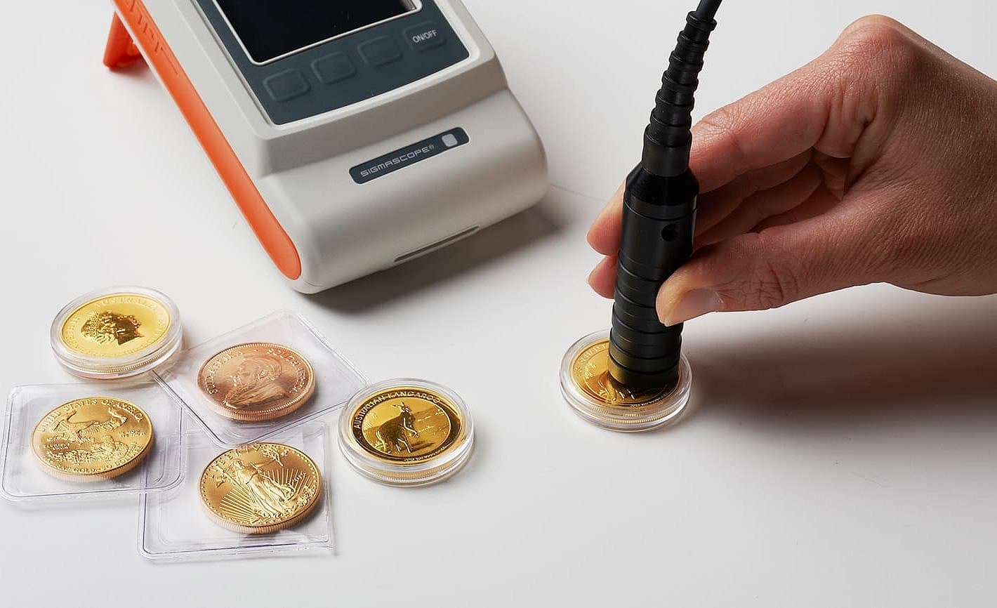 The phase-sensitive eddy current method enables non-contact measuring, even under paint or plastic coatings up to 500 μm thickness.