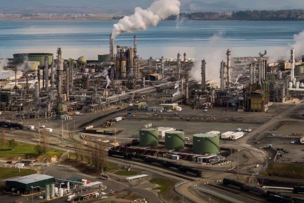 Oil refinery emissions: environmental impact and monitoring solutions