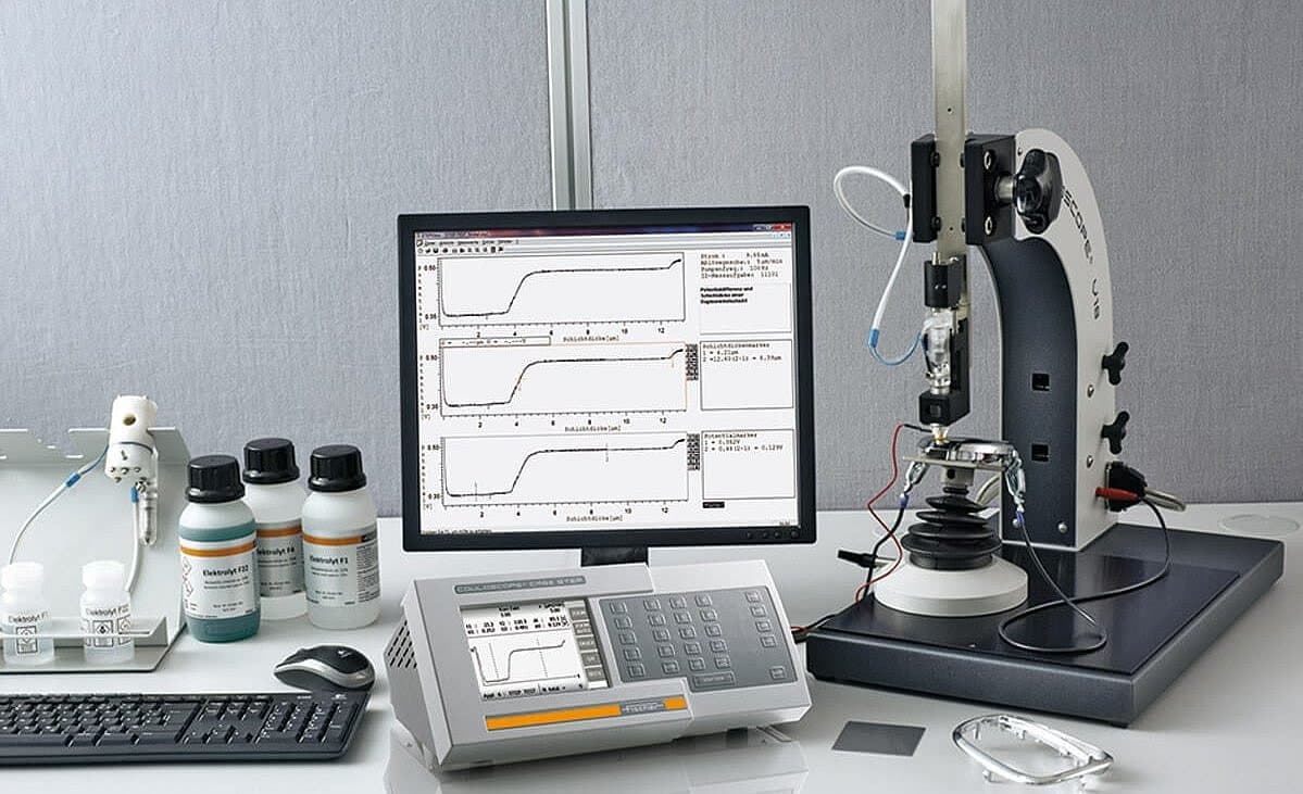 In addition to coulometric coating thickness measurement, also measure electrochemical potentials with the COULOSCOPE® CMS2 STEP.