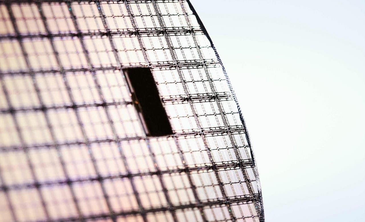 Ideal for testing microstructures thanks to powerful silicon drift detector and polycapillary optics for the smallest measuring spots.