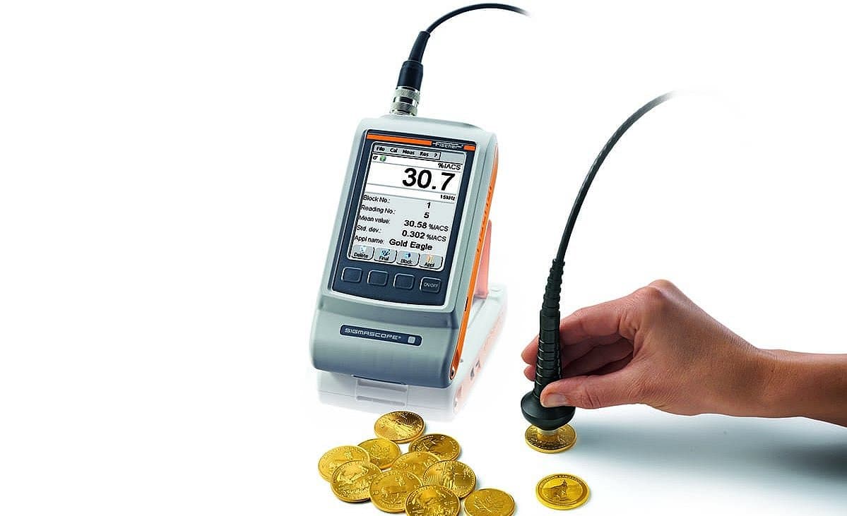 With the SIGMASCOPE® GOLD C, you can check the authenticity of coins and thin bars weighing up to around 100 grams in a non-destructive manner.
