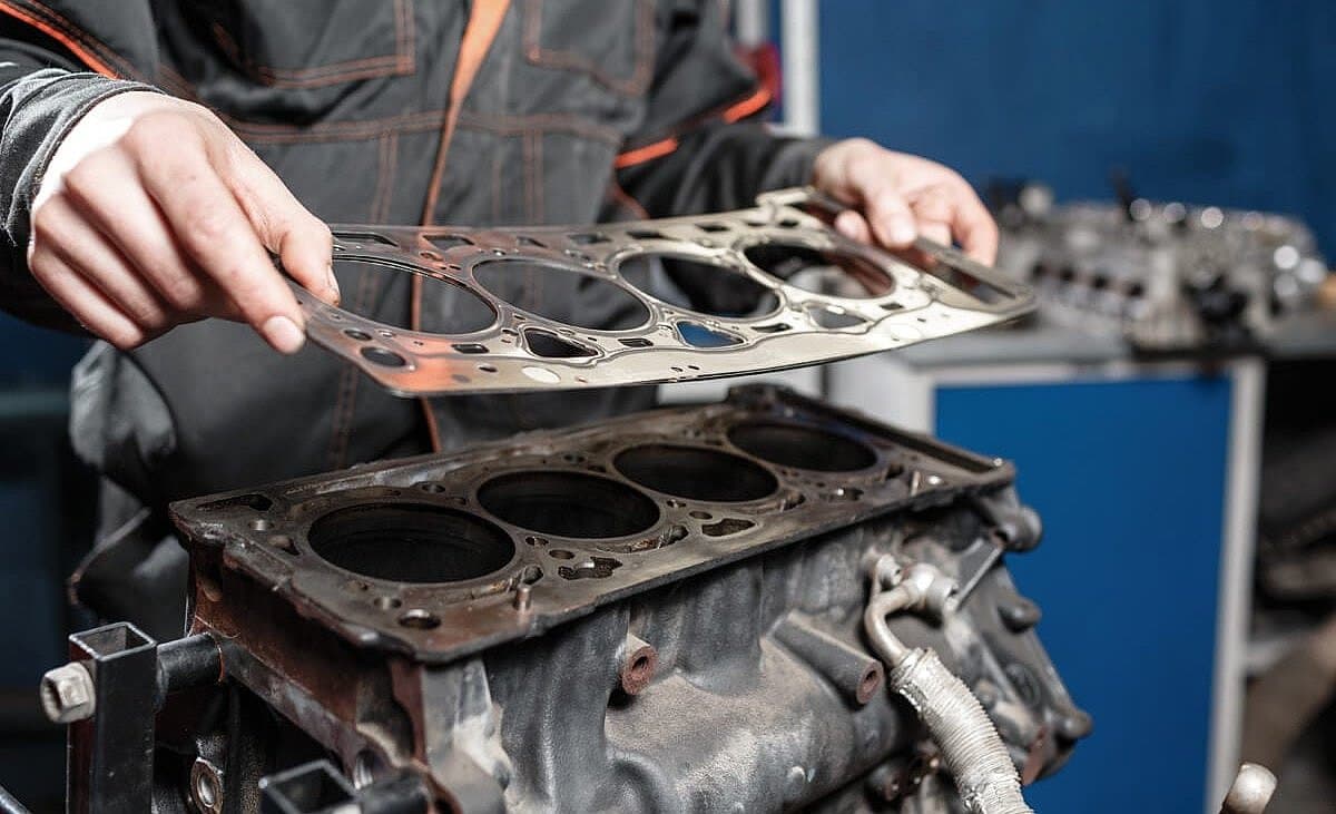 With the BETASCOPE®, a wide range of applications can be solved quickly, precisely and non-destructive, such as cylinder head gaskets or nano paint on stainless steel.