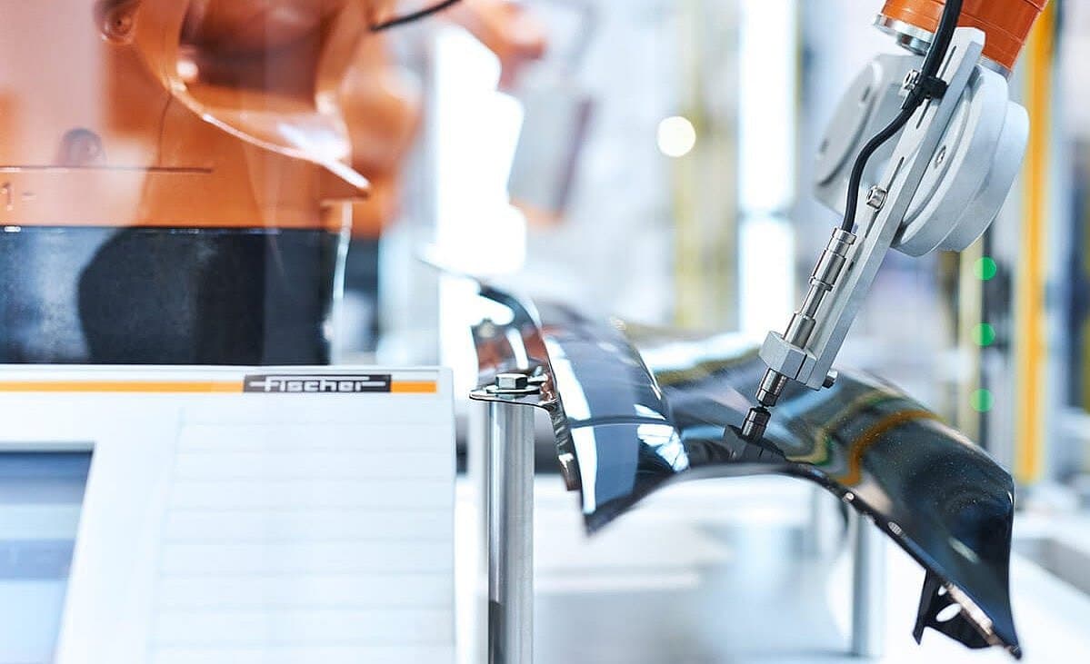 Measuring module and probe are mounted directly on inline measuring station or robot.