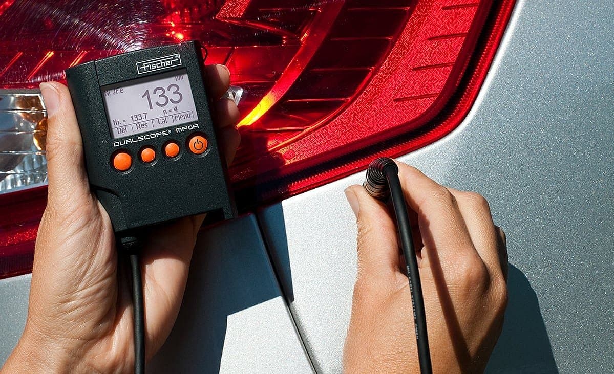 Ideal for onsite use thanks to its compact format, low weight and robust and durable design.