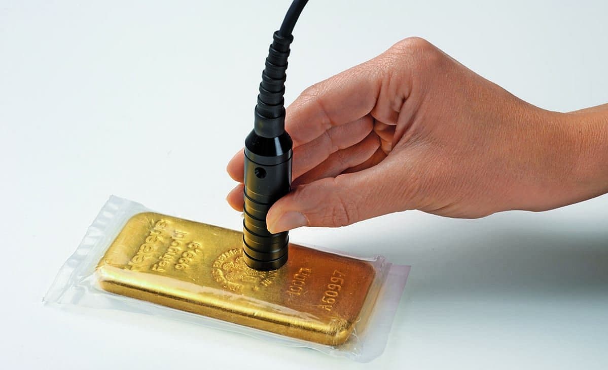 With the SIGMASCOPE® GOLD B you can reliably and non-destructively check the authenticity of gold bars up to a thickness of 17 mm and a weight of up to around one kilogram.