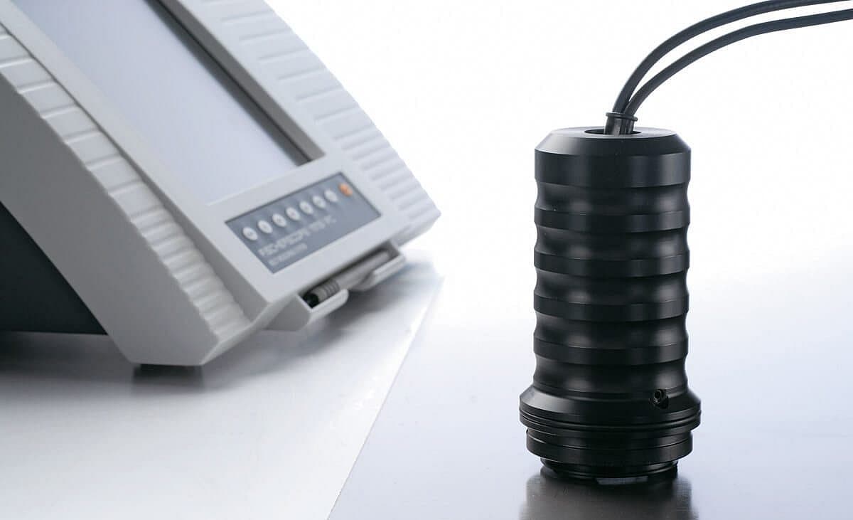 Benchtop instrument with handheld probe with beta emitter.