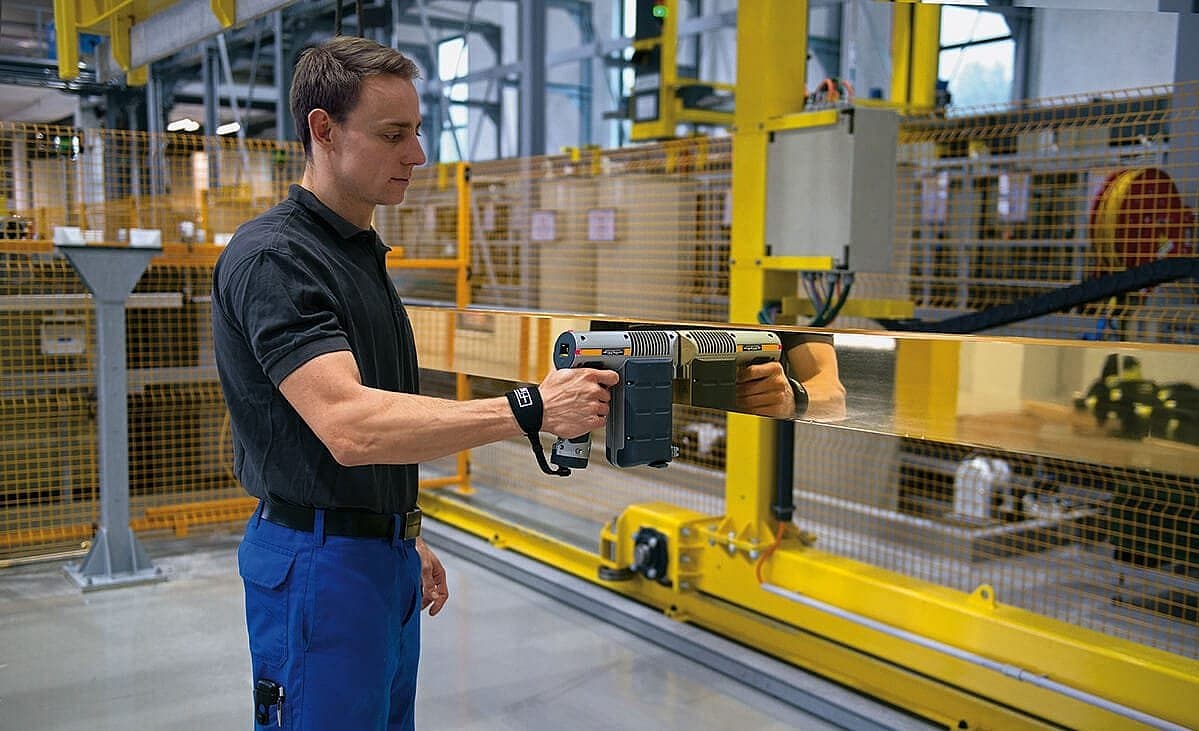 The instrument is predestined for measuring in quality assurance, incoming goods inspection and production monitoring.